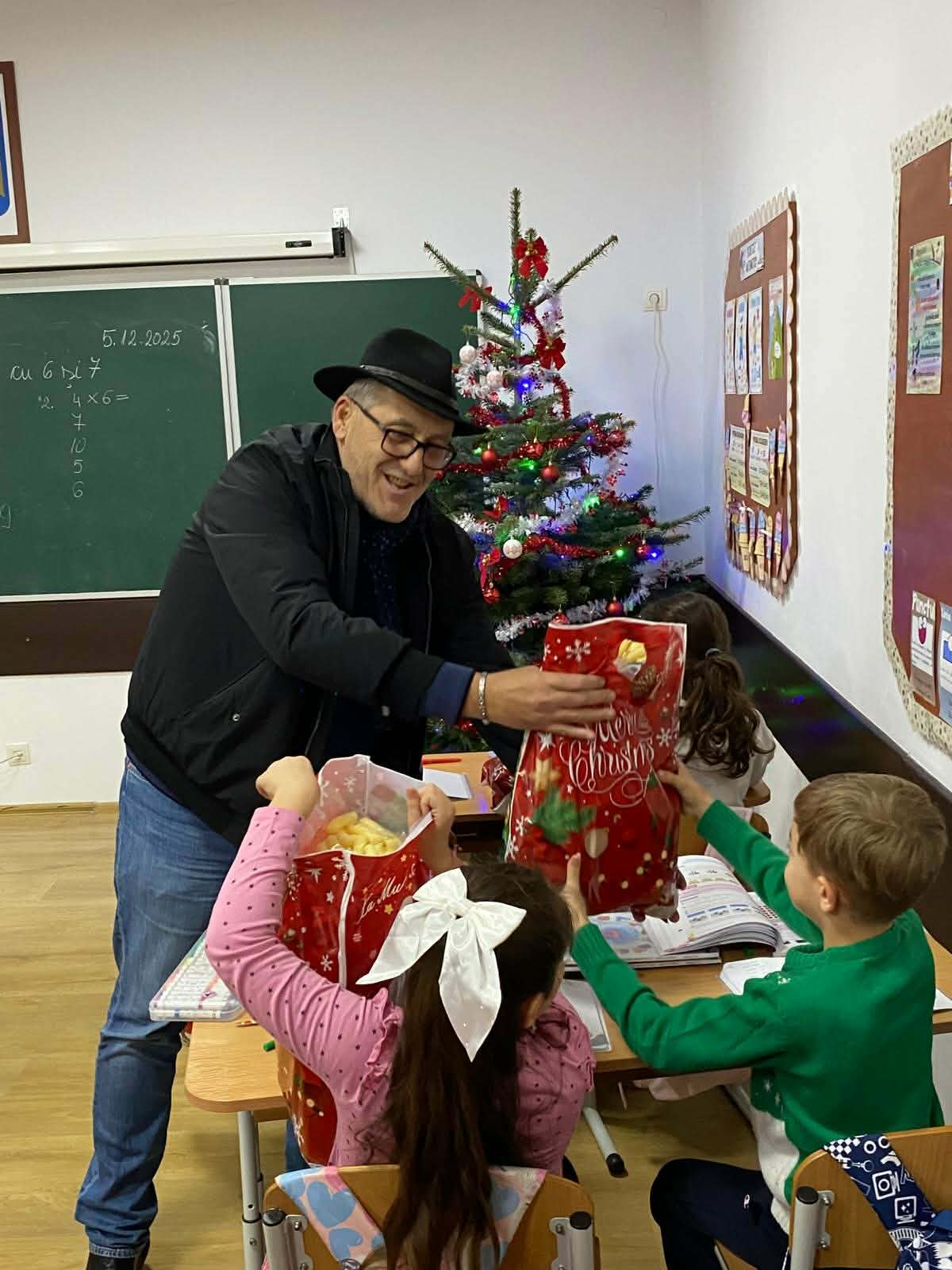 Început de decembrie, Moșul - Primarul comunei Șotânga