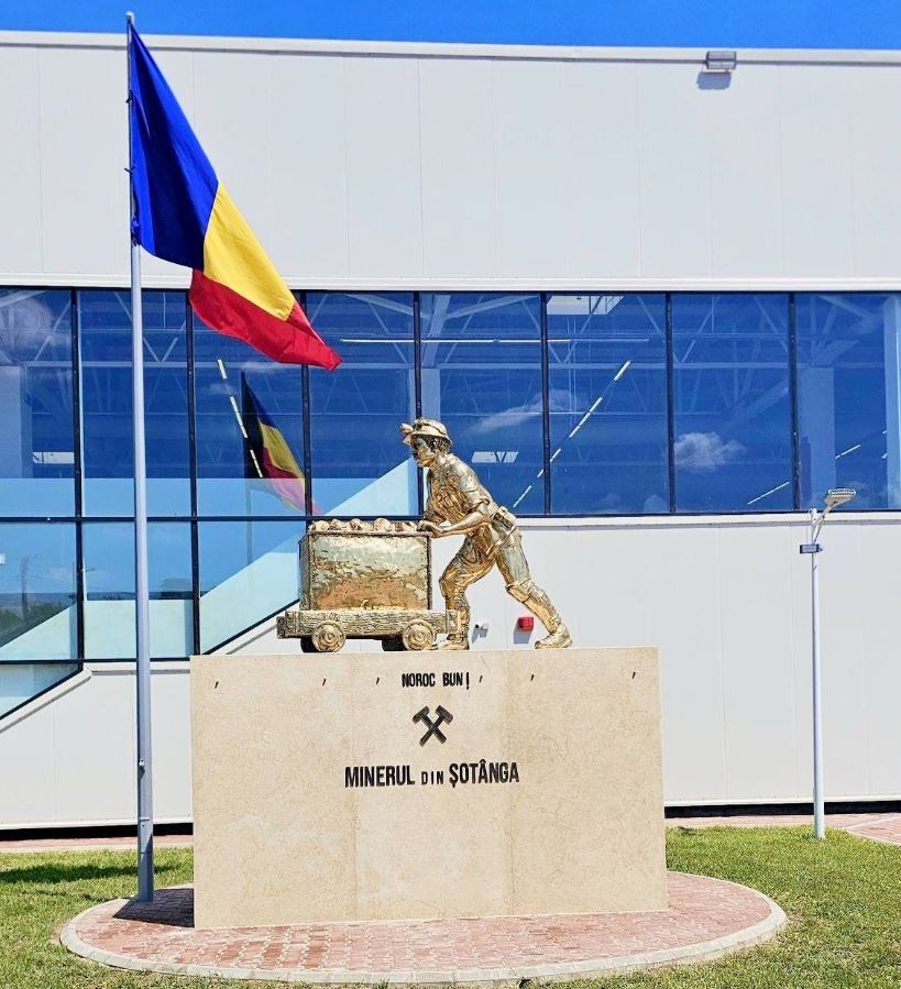 Monument dedicat minerilor, sală de sport modernă și omagii aduse comunității, de Ziua comunei Șotânga
