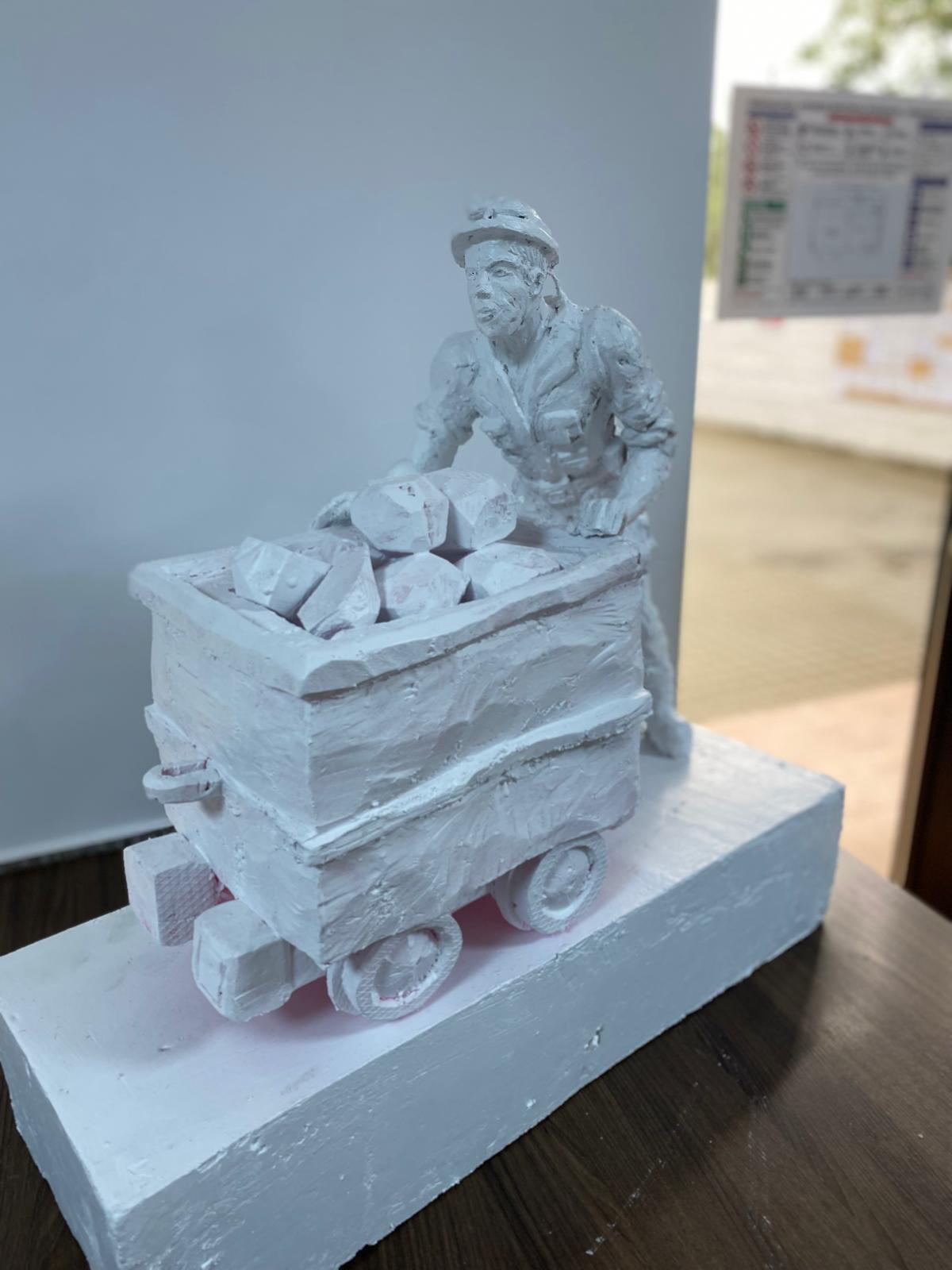 STATUIA MINERULUI DIN SOTANGA